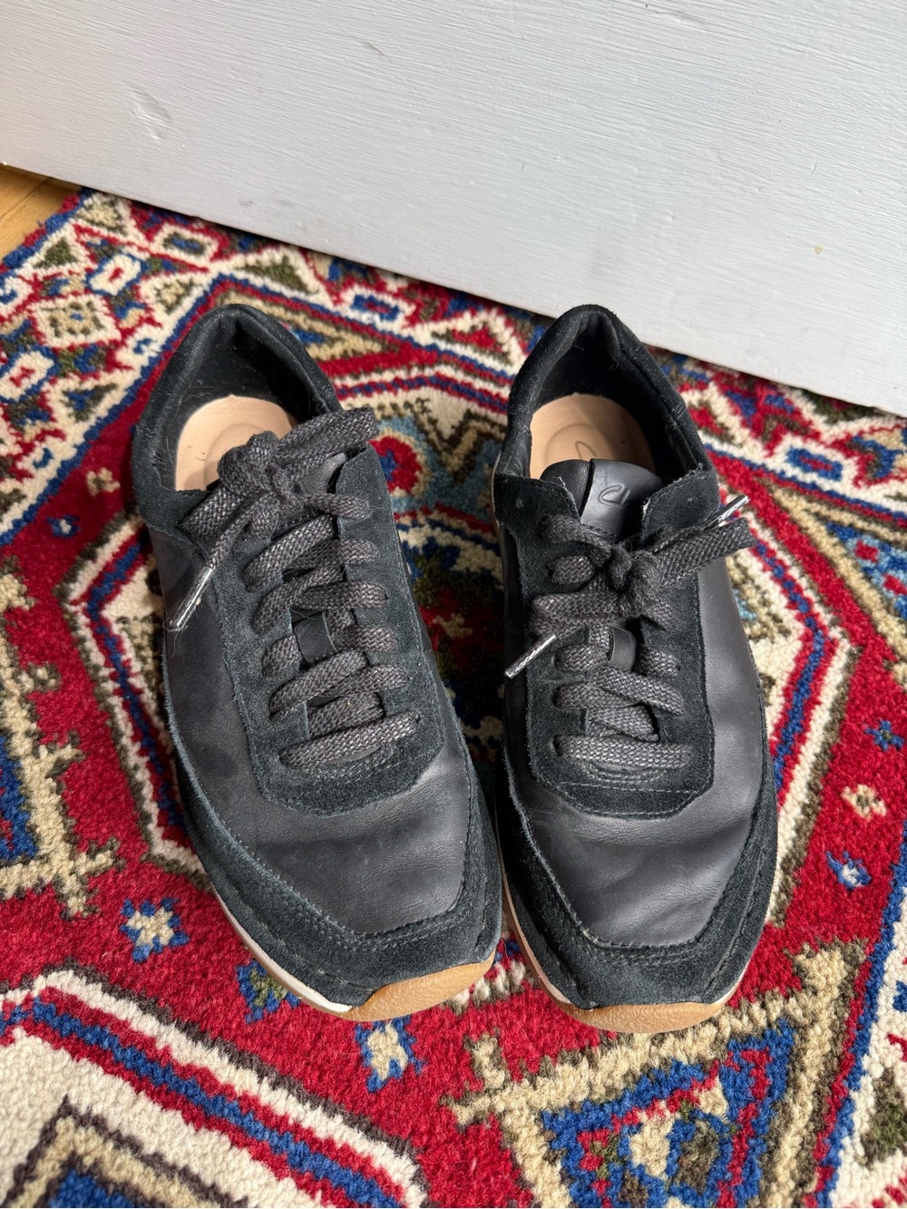 Clarks Women's Black Leather and Suede Athletic Lace-Up Sneakers Gum Sole